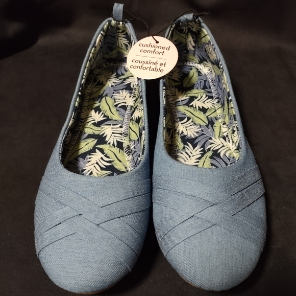 NWT - Cushioned comfort - Blue slip-ons - Size 9 - Picture 1 of 5